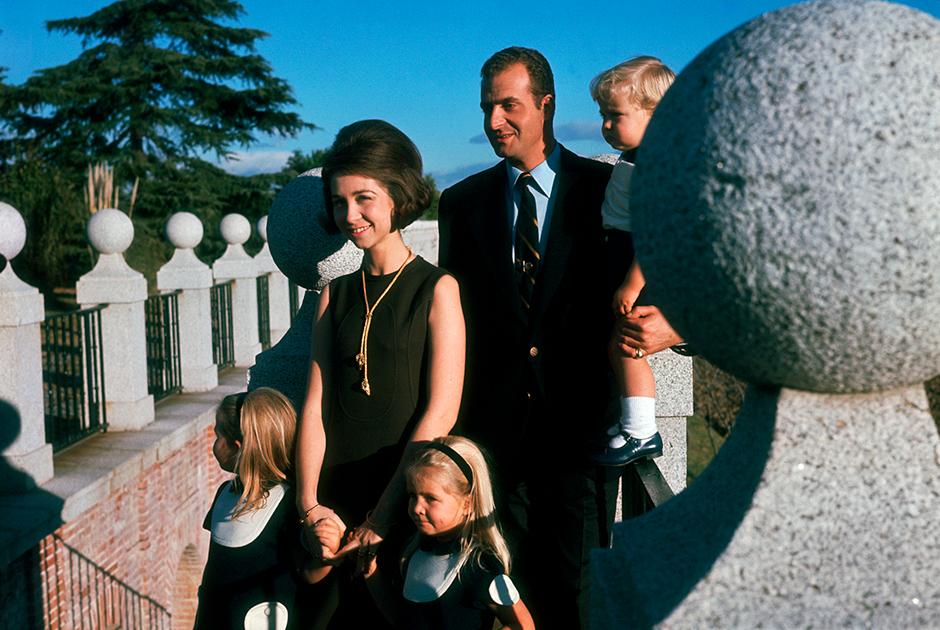 Будущая королева София с супругом и детьми в начале 1970-х годов