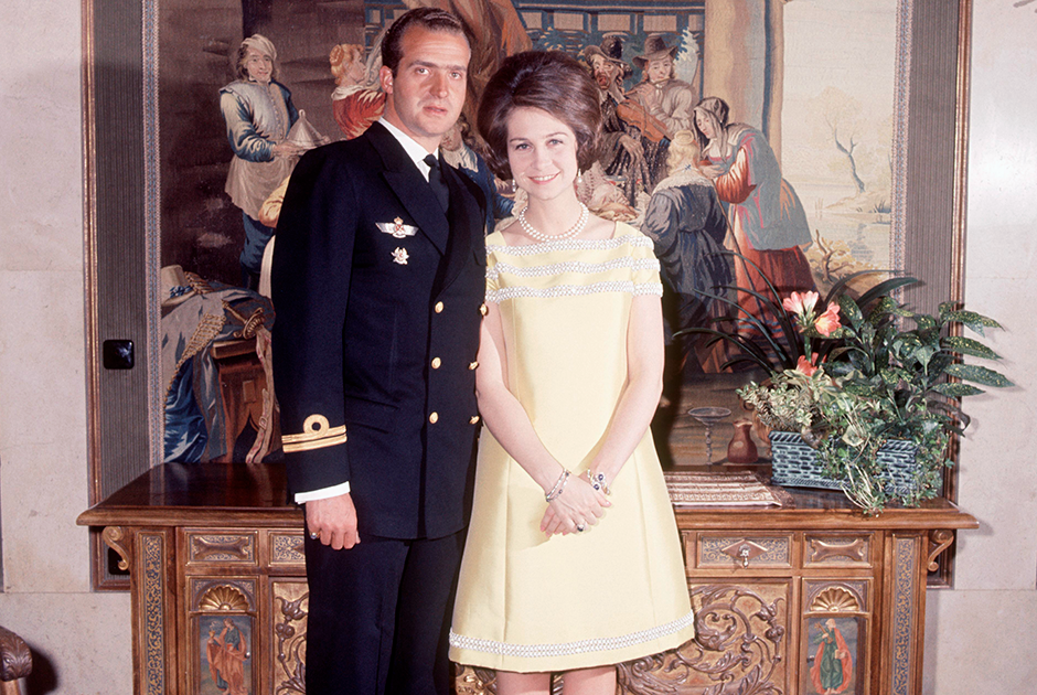 Принцесса София и принц Хуан-Карлос в своей резиденции — мадридском дворце Сарсуэла — в 1968 году