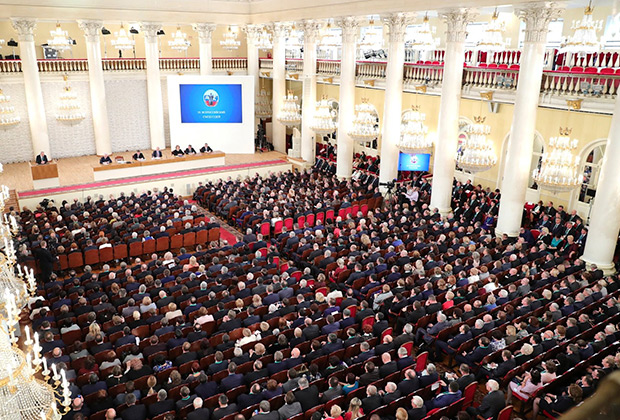 Владимир Путин выступает на всероссийском съезде судей