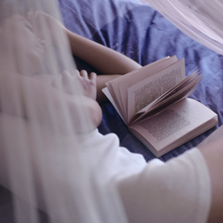 Почему мы часто засыпаем во время чтения: отвечает невролог