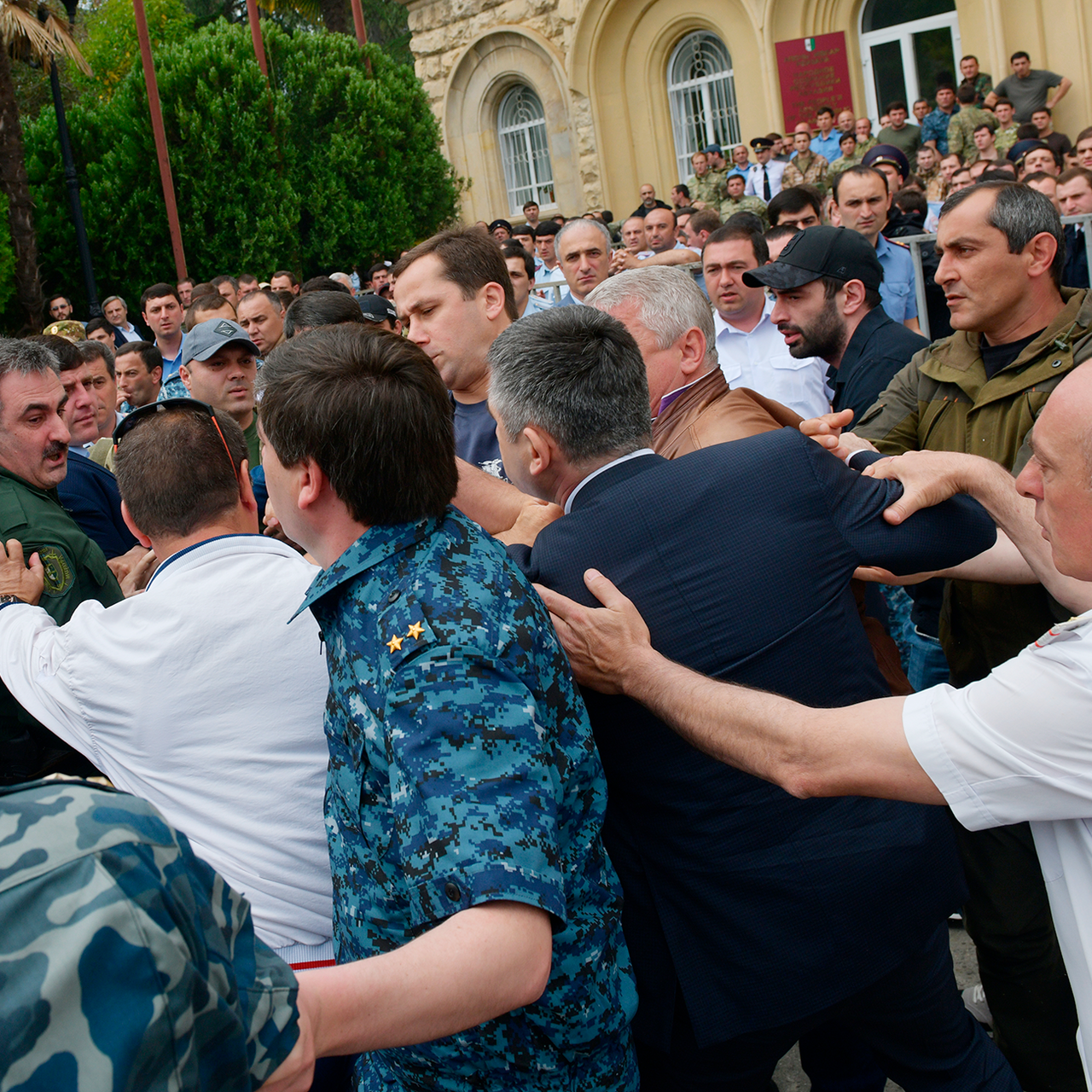 Абхазия новости за последние сутки для туристов. Митинг в Абхазии. Митинг в Сухуми