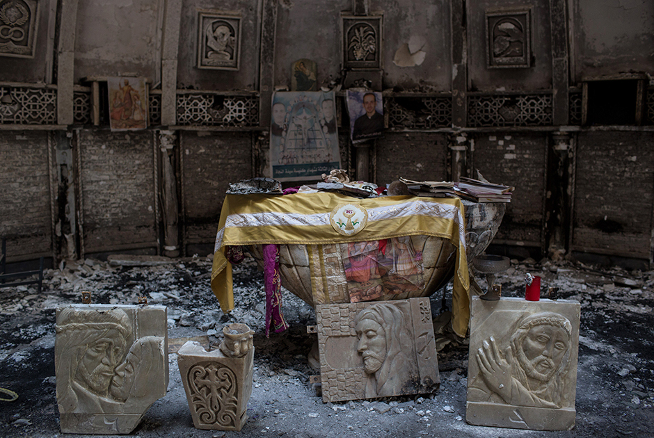 Разоренная боевиками ИГ церковь в христианском городе Бахдида в Сирии