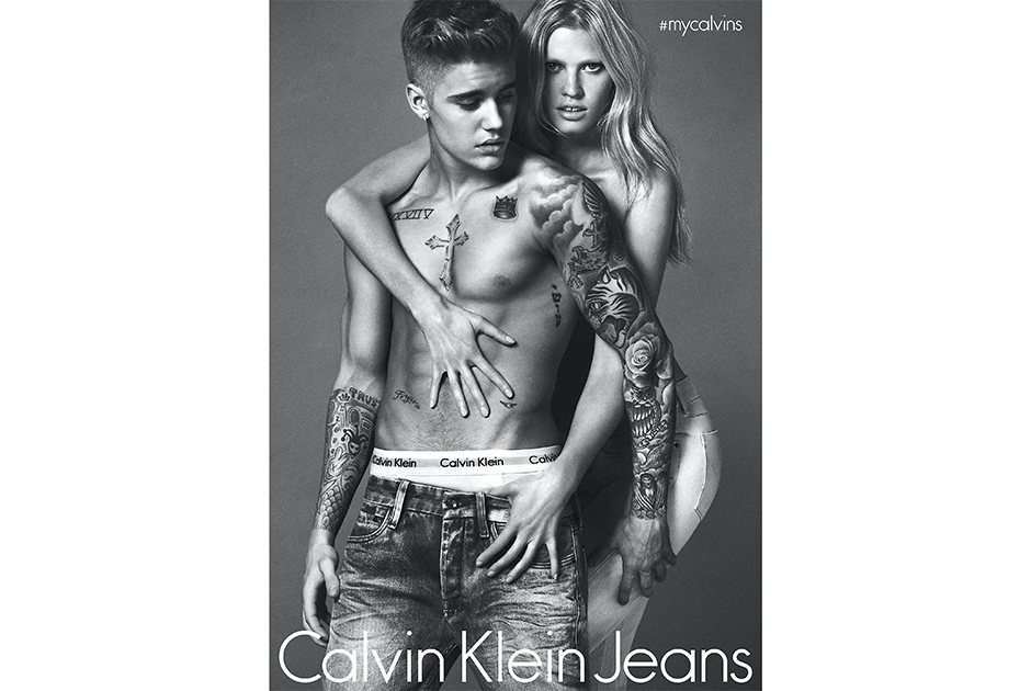 Впрочем, Джастину Биберу, который стал лицом бренда, Calvin Klein позволил приспустить штаны немного больше других.