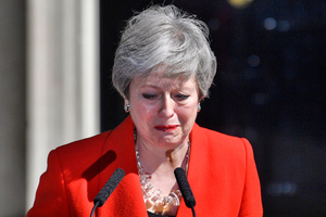 Тереза Мэй объявила об отставке Она собиралась вывести Британию из ЕС, а в итоге ушла сама