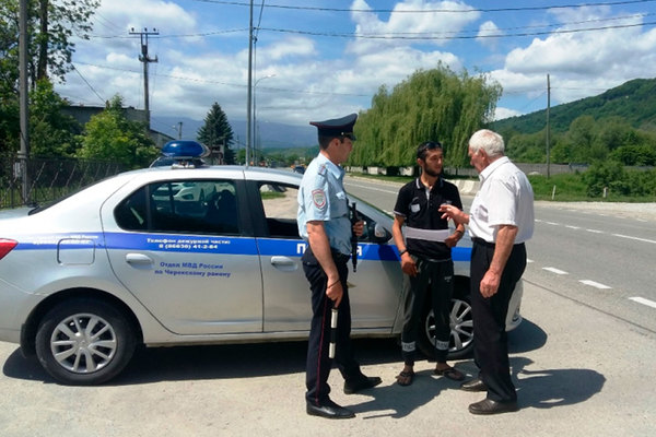 Полицейские и общественные активисты проводят антикоррупционное просвещение для жителей Кабардино-Балкарии