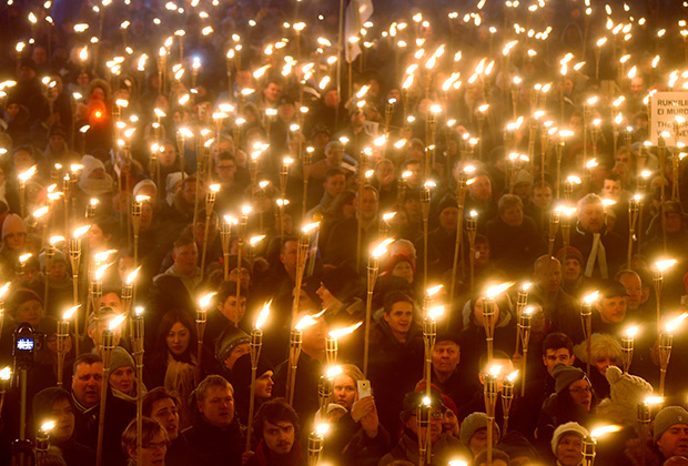 Факельное шествие, организованное партией EKRE в феврале 2019