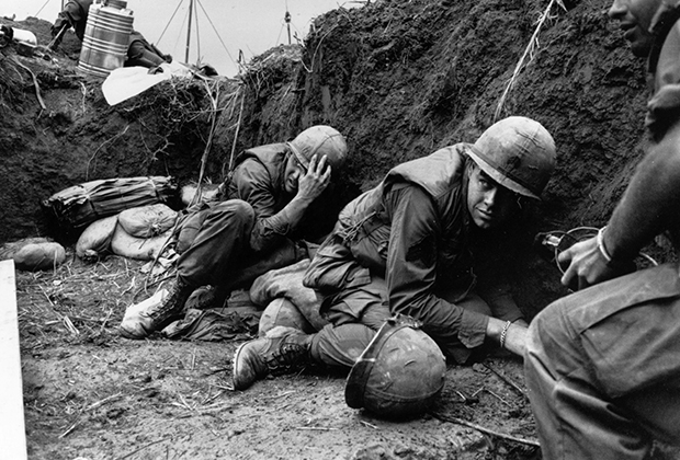 Солдаты армии США в окопах Вьетнамской войны, 