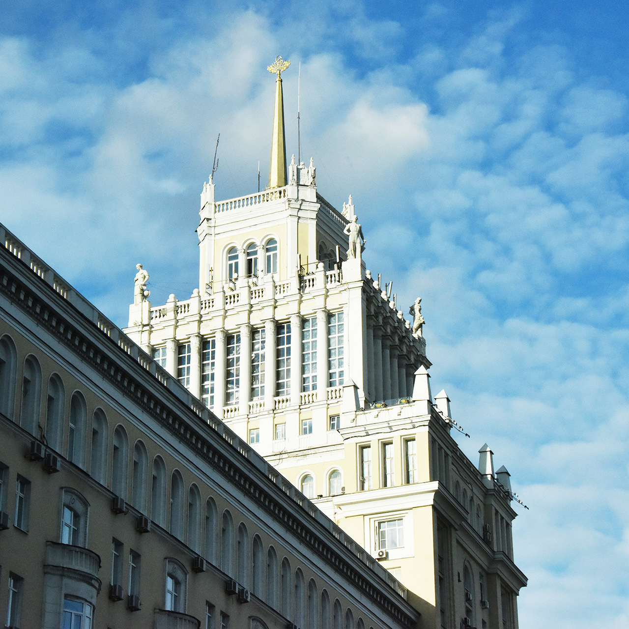 Гостиница пекин. Гостиница Пекин Чечулин. Гостиница Пекин шпиль. Высота здания гостиница Пекин. Гостиница Пекин панорама.