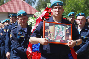 «Святой он или нет — жизнь покажет» Как погибший спецназовец ГРУ стал героем для ополченцев Донбасса, байкеров и скинов