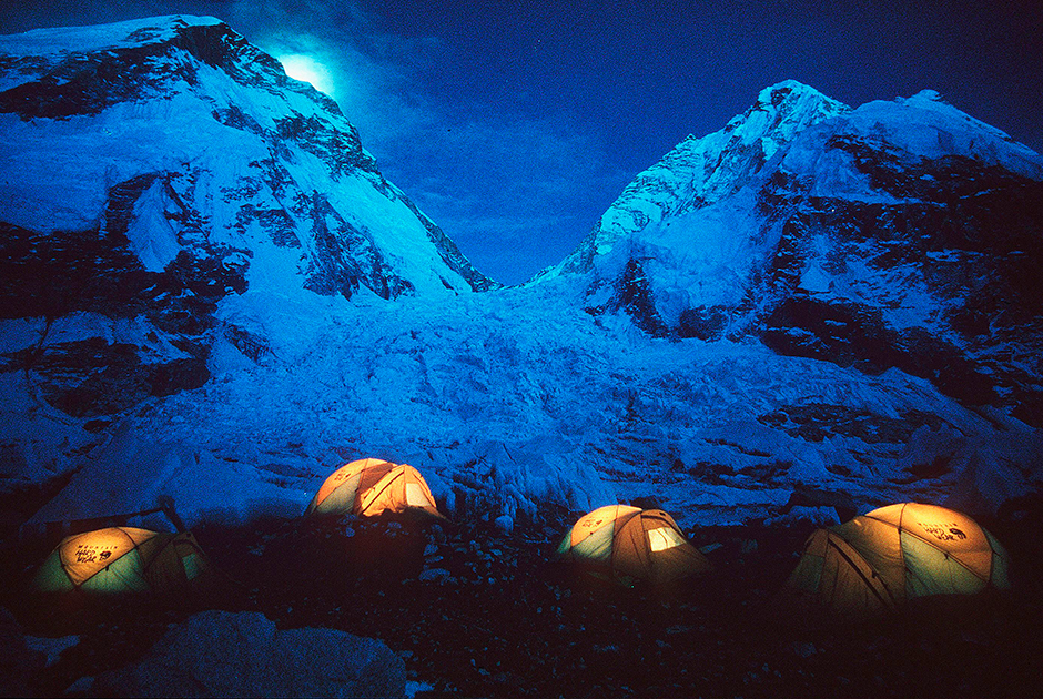 Далеко не все альпинисты погибают драматически — большинство просто навсегда засыпает в палатках.