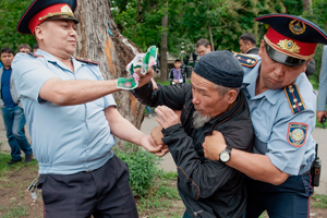 «Все идет красиво» В Казахстане прошли первые выборы без Назарбаева. Почему остались недовольные?