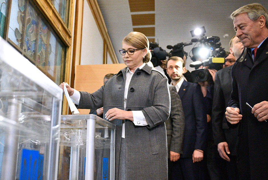 Тимошенко во время голосования на президентских выборах на Украине, 2019 год