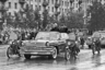 ЗИЛ-111 (на переднем плане) и ГАЗ-13 «Чайка» (на заднем плане) внешне были очень похожи — единственный раз в истории старшее и младшее поколение советских представительских машин было выполнено в единой стилистике. В дальнейшем этого старались избегать, четко показывая, кто тут член ЦК, а кто — простой областной вожак. 