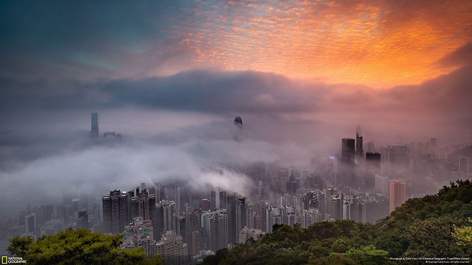Практически каждое весеннее утро Гонконг тонет в тумане, щедро раскрашенном яркими цветами восходящего солнца. Десятки фотографов ежедневно отправляются в горы, чтобы запечатлеть величественную картину. Увы, глобальное потепление может лишить нас этой красоты. По мере того, как зимы становятся теплее, холодный воздух с севера все реже достигает города весной.
