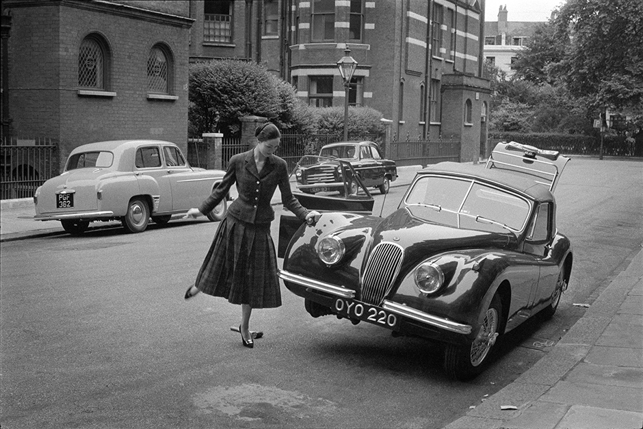 В 1955-м Орват провел несколько месяцев в Лондоне, где создал серию фоторепортажей, в которых ухитрился уловить парадоксы английского образа жизни. На его снимках хорошо видно, как тесно английский консерватизм переплетен с неизбывной эксцентрикой обитателей британской столицы.