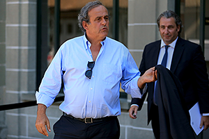 Мишеля Платини доставили на допрос Бывшего президента УЕФА подозревают в получении взятки за выбор страны-хозяйки ЧМ-2022