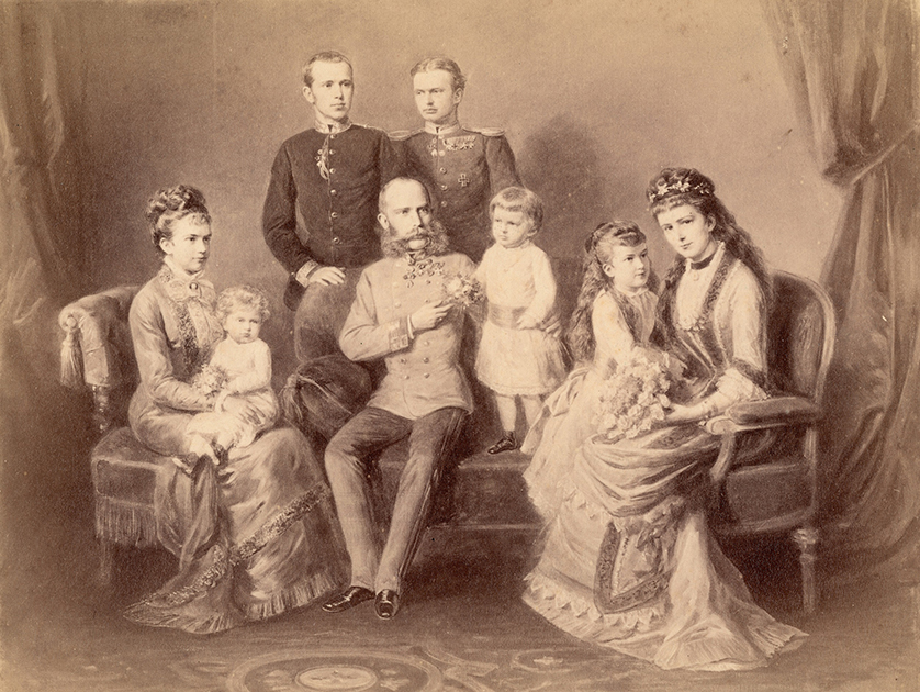 Императрица Сиси с супругом, императором Францем-Иосифом I, и членами семьи. 1881 год