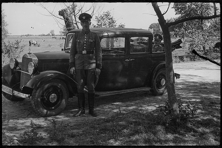 Командир германской военной полиции и его водитель. Польша, 1940-1941 годы.