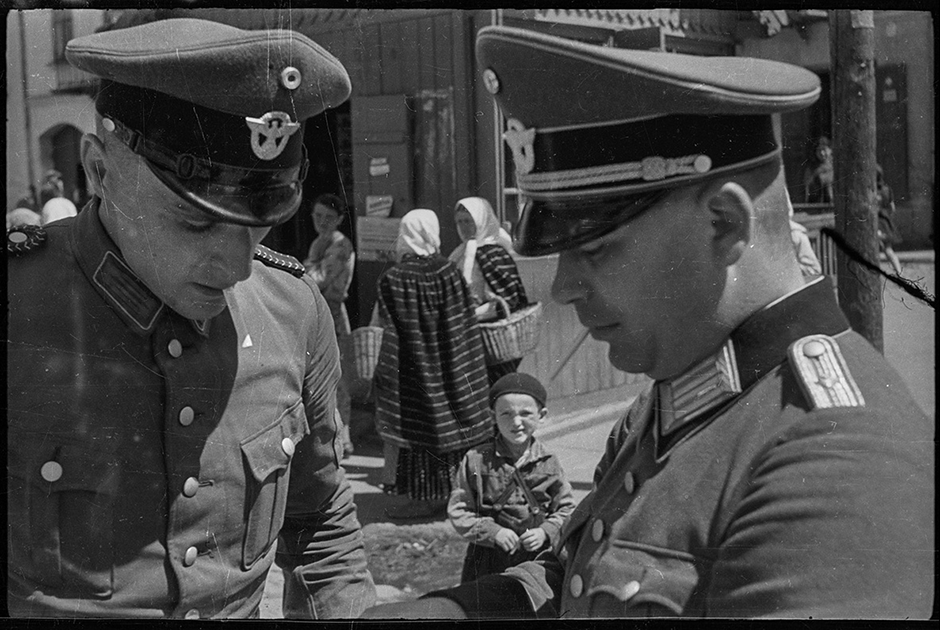 Военные полицейские в еврейском гетто. Польша, 1940-1941 годы.