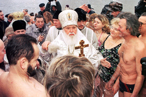 Патриарх раздора Бывший ставленник КГБ Филарет снова расколол православных на Украине. Чего он добивается?