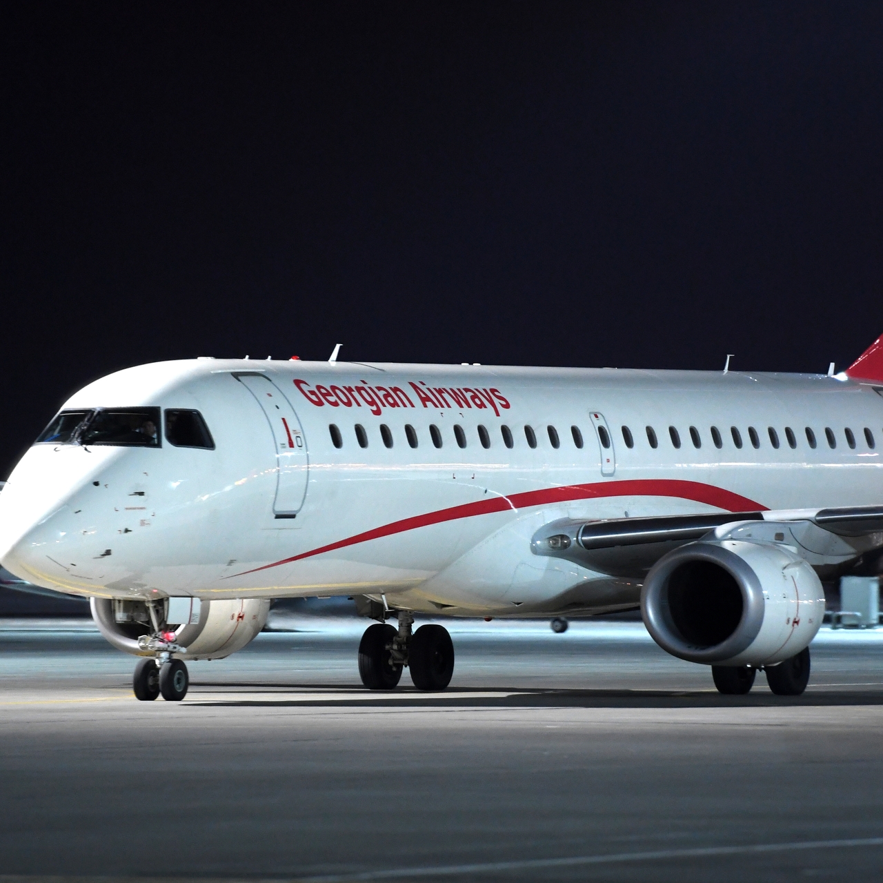 Georgian airways. Red Wings SSJ 100 12c. Авиалинии Грузии. Грузия самолет. Грузинская авиакомпания.