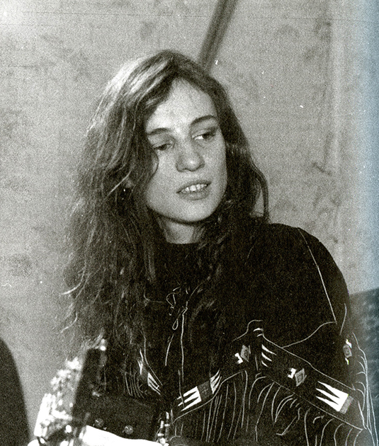 Оля Арефьева. Большая часть ее альбомов издана в «Отделении Выход»