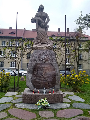 Памятник жертвам Волынской резни в польском городе Хелм