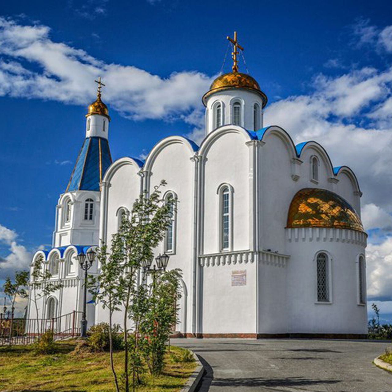 Вода светлый храм. Морской православный храм спас-на-Водах Мурманск. Церковь Спаса на Водах Мурманск. Храм Спаса Нерукотворного Мурманск. Храм Спаса Нерукотворного в Мурманске (спас-на-Водах).