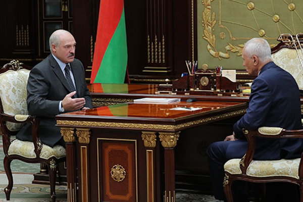 Александр Лукашенко и госсекретарь Союзного государства Григорий Рапота