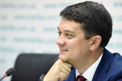 Соратник Зеленского пообещал говорить по-русски до возвращения Крыма и Донбасса