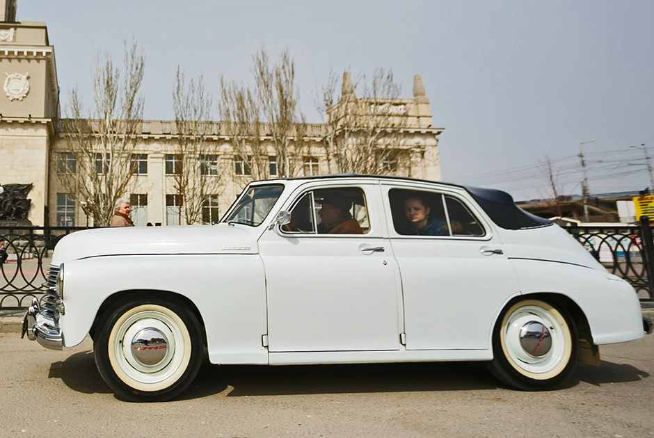 Среди автолюбителей 1950-х годов получение права на покупку кабриоседана ГАЗ М-20 «Победа» считалось неудачей. Многие владельцы самостоятельно наваривали крышу на свои машины с мягкой крышей.
