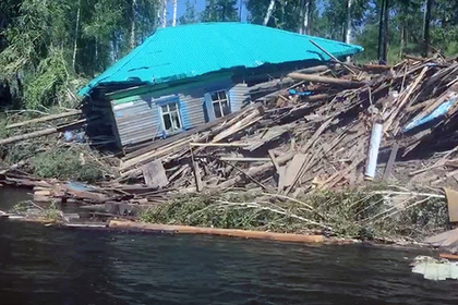 В Иркутской области после наводнения введен режим ЧС из-за пожаров