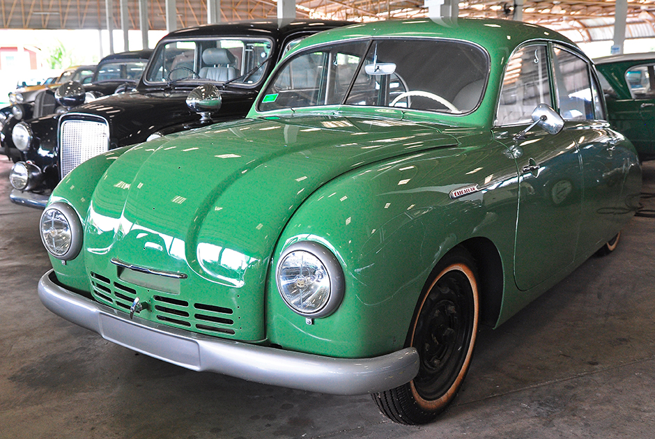 Первый Volkswagen «Жук» имел сходство с автомобилем Tatra T97, созданным в Чехословакии в 1937 году конструктором Гансом Ледвинкой. У них были похожие формы, обе машины были заднеприводными. Вероятно, это связано с тем, что Гитлеру очень нравились работы Ледвинки. Считается, что фюрер, увидев Tatra, даже заявил, что эта машина «для его автобанов». 

Руководство Tatra заподозрило Порше в том, что он позаимствовал идеи Ледвинки при создании немецкого «народного автомобиля». Чешская компания даже готовила иск против Порше, однако в начале Второй мировой войны Гитлер оккупировал Чехословакию, и производство Tatra остановилось до 1945 года. Справедливость была восстановлена только в 1961 году, когда компания Volkswagen выплатила чехам существенную компенсацию, чтобы урегулировать претензии об авторских правах во внесудебном порядке. К тому времени «Жук» уже завоевал мир, а модель Tatra 600 (наследницу T97) перестали производить, поскольку она не выдержала конкуренции с «Жуком».
