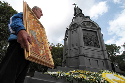 Украина отметит День независимости с молебнами и без парада