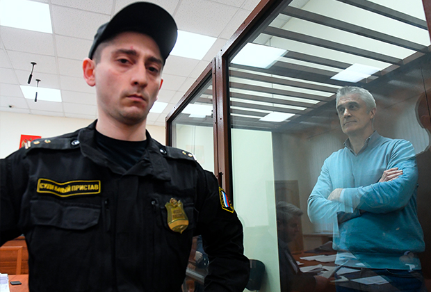 Основатель фонда Baring Vostok Майкл Калви (справа) на заседании в Басманном суде Москвы

