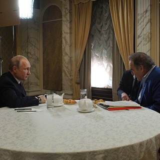 Владимир Путин дает интервью Оливеру Стоуну