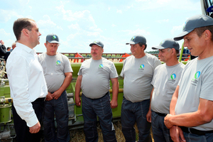 Медведев поручил внести потребности аграриев в нацпроект Пока часть затрат компенсируется за счет льготных тарифов