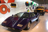 Музей Lamborghini — это два этажа и пара десятков автомобилей. Экспозиция регулярно обновляется, так что есть смысл заезжать сюда раз в полгода-год. Но такие хиты, как суперкар Countach и внедорожник LM002, стараются всегда держать на виду. 