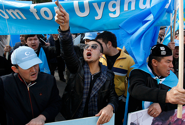 Уйгуры во время протеста около китайского консульства в австралийском Мельбурне