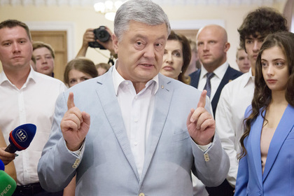 Возобновлено дело против Порошенко из-за инцидента в Керченском проливе