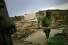 Сравните эту фотографию с предыдущей. Маленький ребенок работает на руднике по добыче полудрагоценных камней в Демократической Республике Конго, так же как его сверстник в Сьерра-Леоне 20 лет назад.

