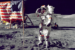 Хозяева возвращаются США хотят снова высадиться на Луну. Что этому может помешать?