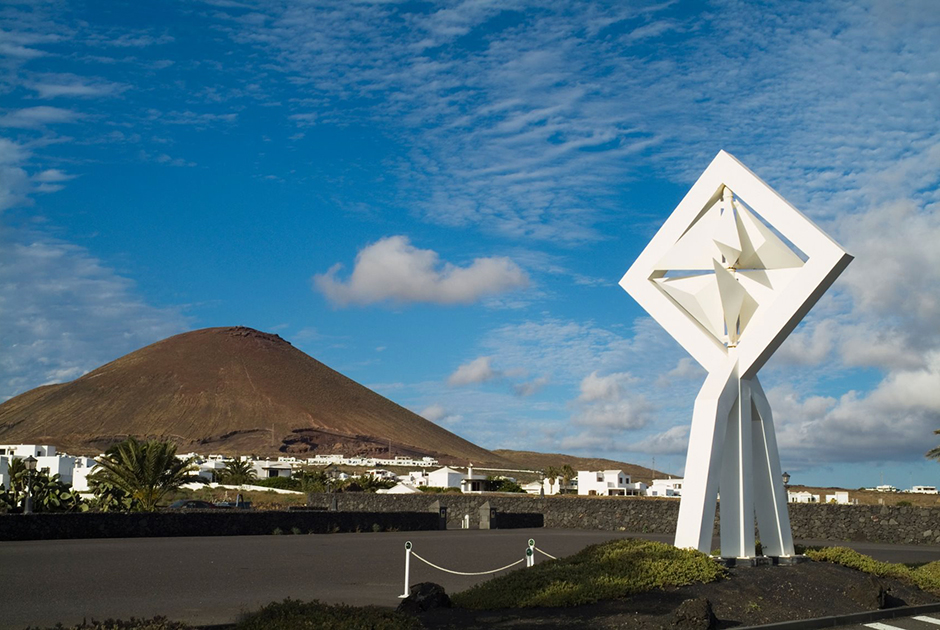 Скульптура Сезара Манрике «Ветряная мельница» в Таро де Таиче