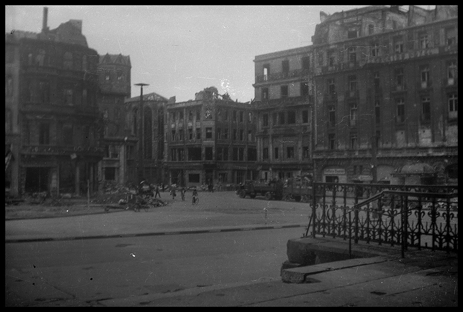 Улицы разбомбленного Кельна. Германия, 1945 год.