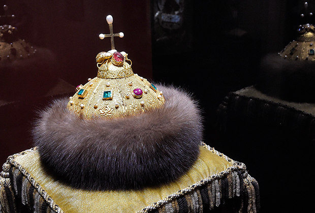 Шапка Мономаха — церемониальный головной убор русских царей