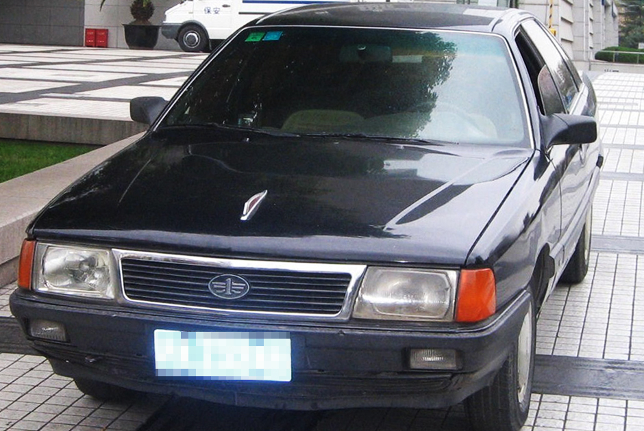 В 1990-е годы над Китаем в основном посмеивались. Смеха заслуживал и устаревший лет на десять седан Audi 100, который в Китае выпускали под именем Hongqi CA7200