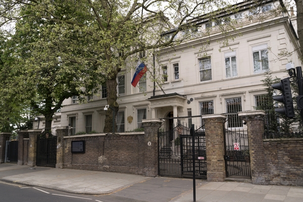 Главное здание посольства РФ в Лондоне