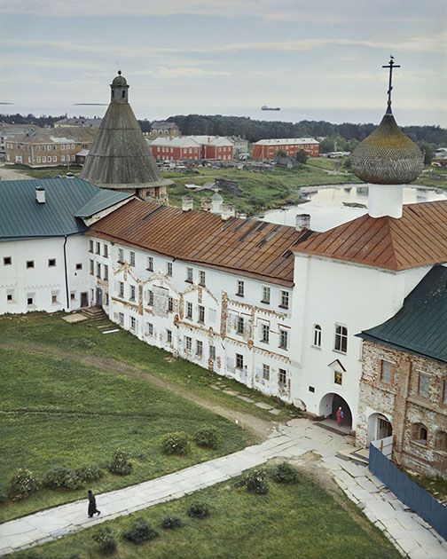 В 1992 году Соловецкий монастырь стал одним из первых памятников архитектуры на территории России, внесенных в список Всемирного наследия ЮНЕСКО.