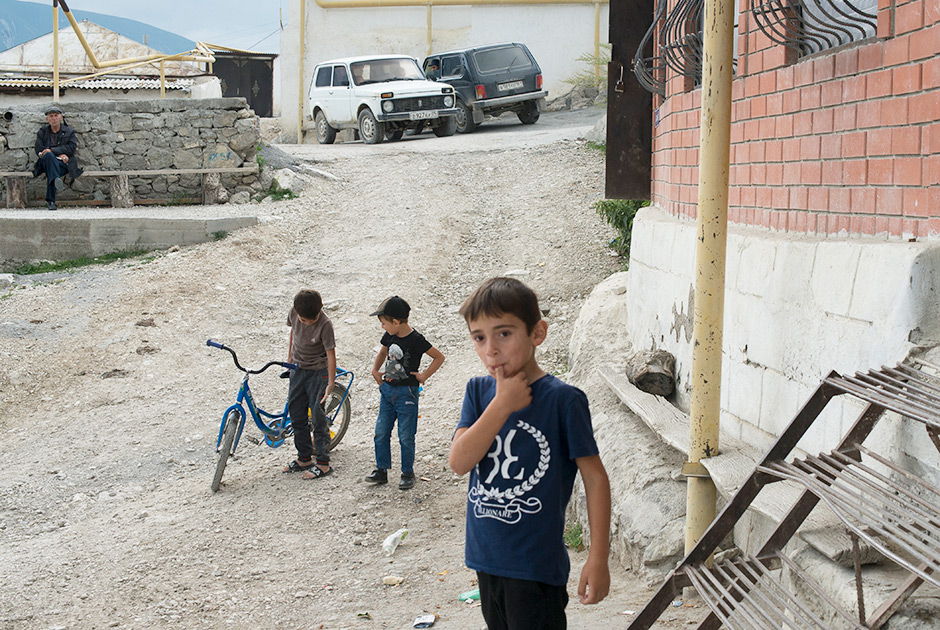 Дети в селе Гагатли