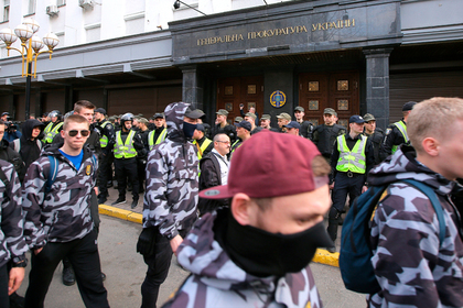 Украинский суд запретил называть неонацистскую организацию неонацистской